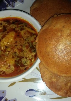बेड़मी पूरी और आलू की सब्जी (Bedmi puri aur aloo ki sabzi recipe in Hindi) रेसिपी मुख्य फोटो