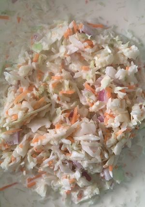 Una foto de Ensalada tipo KFC
