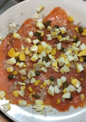 Una foto de Carpaccio de salmón ahumado