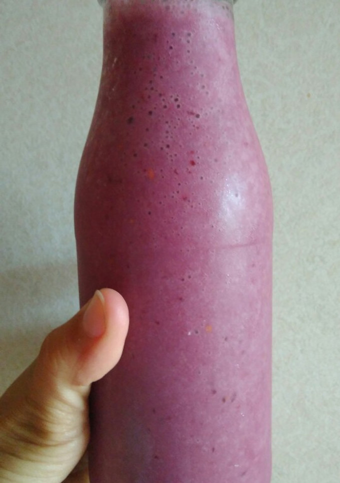 Una foto de Batido de frutos rojos
