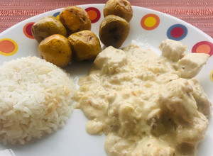 Una foto de Pollo con maní