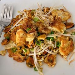 A picture of Hoi-Tod (Crispy pan fried Mussels).