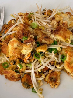 A picture of Hoi-Tod (Crispy pan fried Mussels).