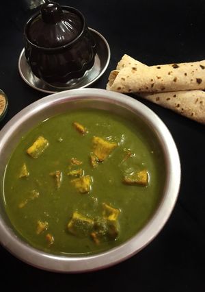 A picture of Palak Paneer.