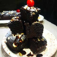 A picture of Brownie Cake.