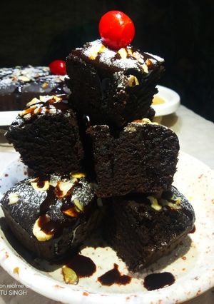 A picture of Brownie Cake.