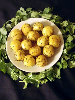 ખીચું બોલ્સ (Khichu Balls Recipe In Gujarati) રેસીપી મુખ્ય ફોટો
