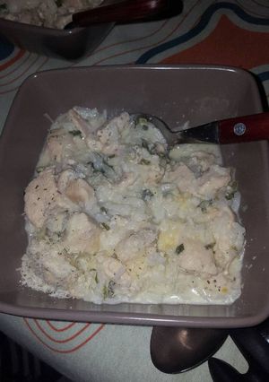 Una foto de Pollo al verdeo con arroz