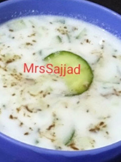 A picture of Cucumber raita.