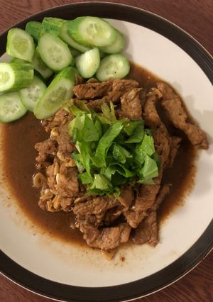 รูปของ หมูกระเทียม (Fried Pork with Garlic Pepper)