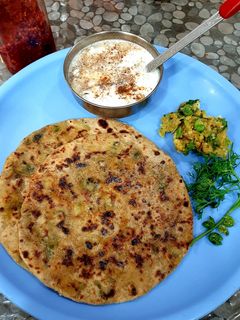 फ्राइड आलू पराठा (Fried Aloo Paratha recipe in Hindi) रेसिपी मुख्य फोटो
