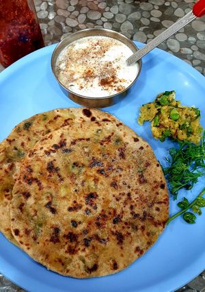 फ्राइड आलू पराठा (Fried Aloo Paratha recipe in Hindi) रेसिपी मुख्य फोटो