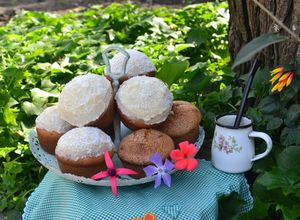 Una foto de Muffins de vainilla rellenos con mermelada de damasco🌼