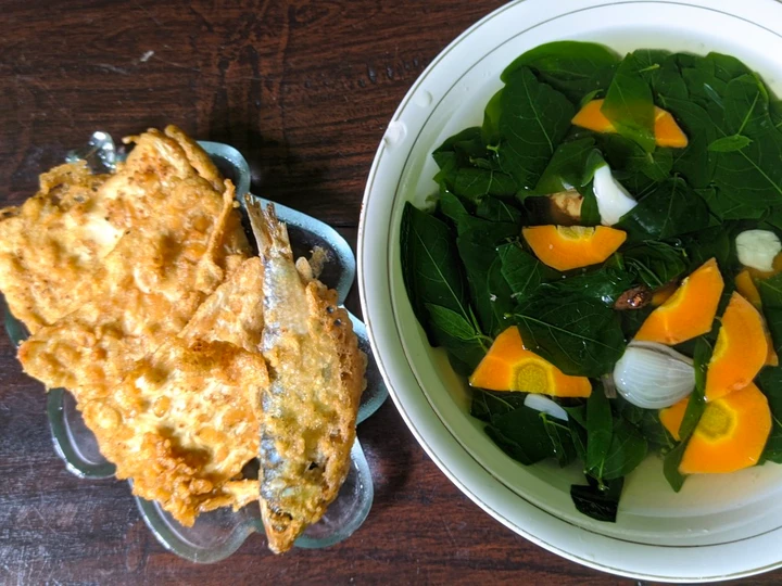 Langkah Gampang Menyiapkan Resep  Sayur bening katuk yang Enak Banget, Bikin Ketagihan