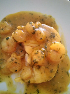 Una foto de Merluza con gambas