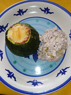 Una foto de Zapallito Italiano relleno, con costra de Queso