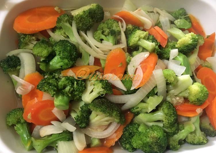 Resep Tumis Brokoli  dan Wortel Praktis oleh lisa rama 