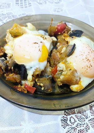 A picture of Shakshuka with Eggplant 🍳🍆.