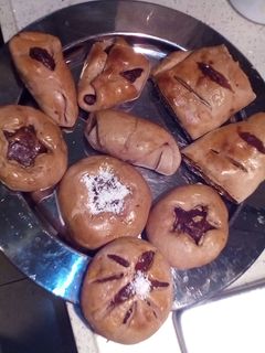 صورة لوصفة معجنات بالتمر بعجينه العشر دقايق