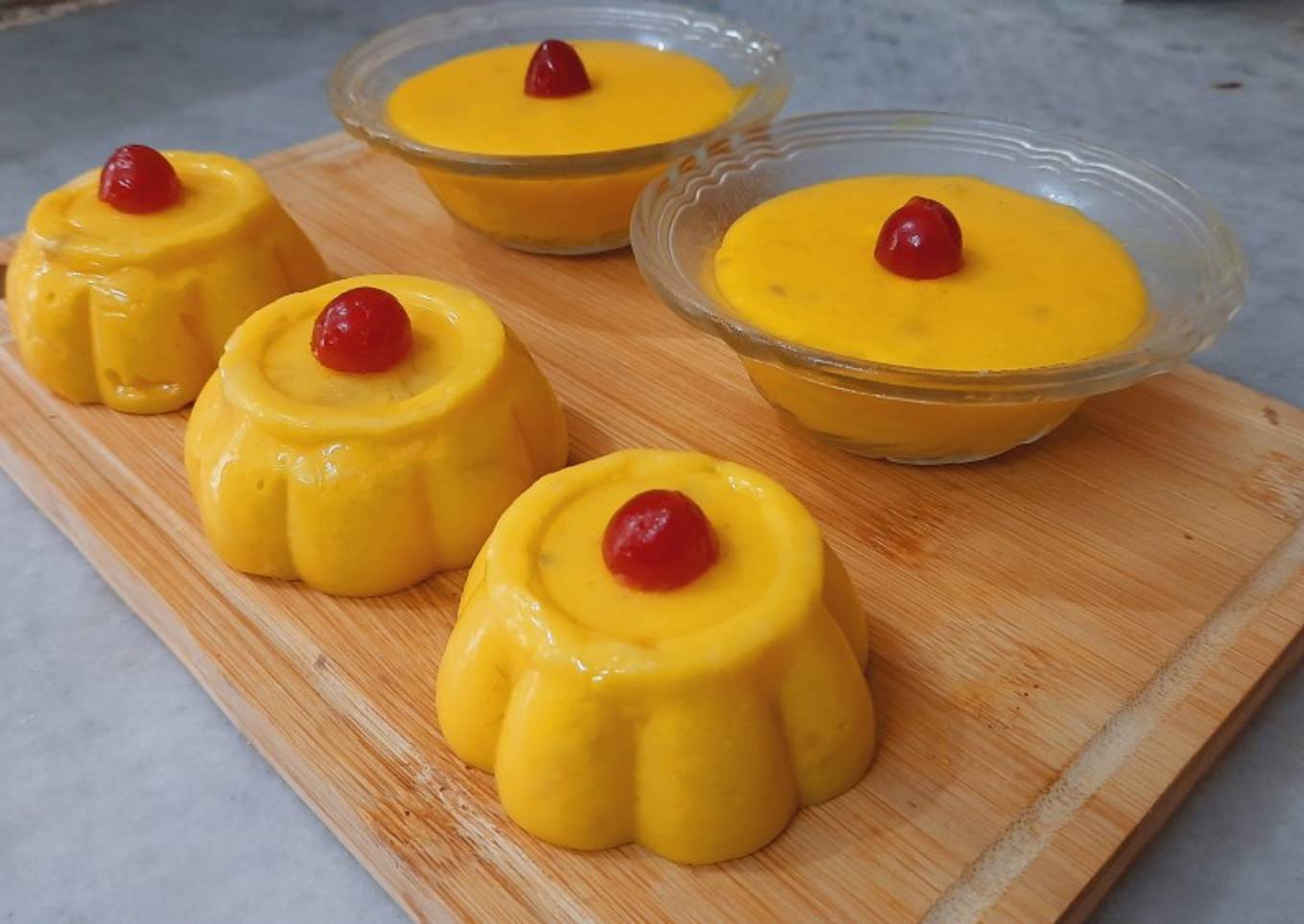 Banana Jelly Custard Pudding