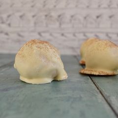 A picture of Apple Pie Bites.