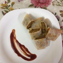 A picture of Suji rolls (samolina rolls).
