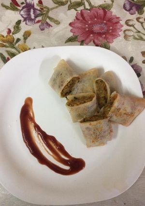 A picture of Suji rolls (samolina rolls).