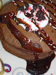 ओटमील चॉकलेट पैनकेक (Oatmil Chocolate Pancake Recipe In Hindi) रेसिपी मुख्य फोटो