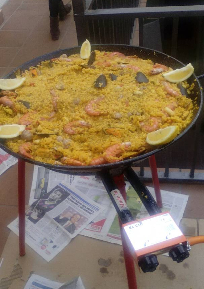 Una foto de Paella de pescado