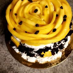 A picture of Mango cream cake.