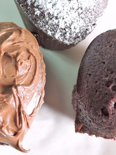 Una foto de Mini corazones de brownie para San Valentín