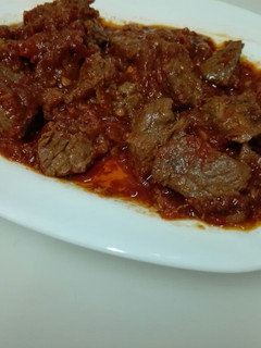 Una foto de Carne de ternera con tomate