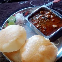 A picture of Chole bhature.