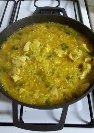 Una foto de Arroz con pollo a la cerveza