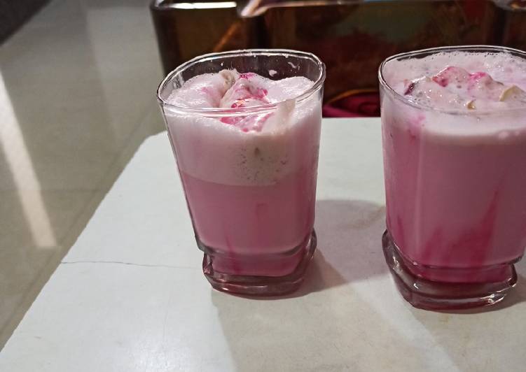 Steps to Make Any-night-of-the-week Rose gulkand shake #ilovecoocking