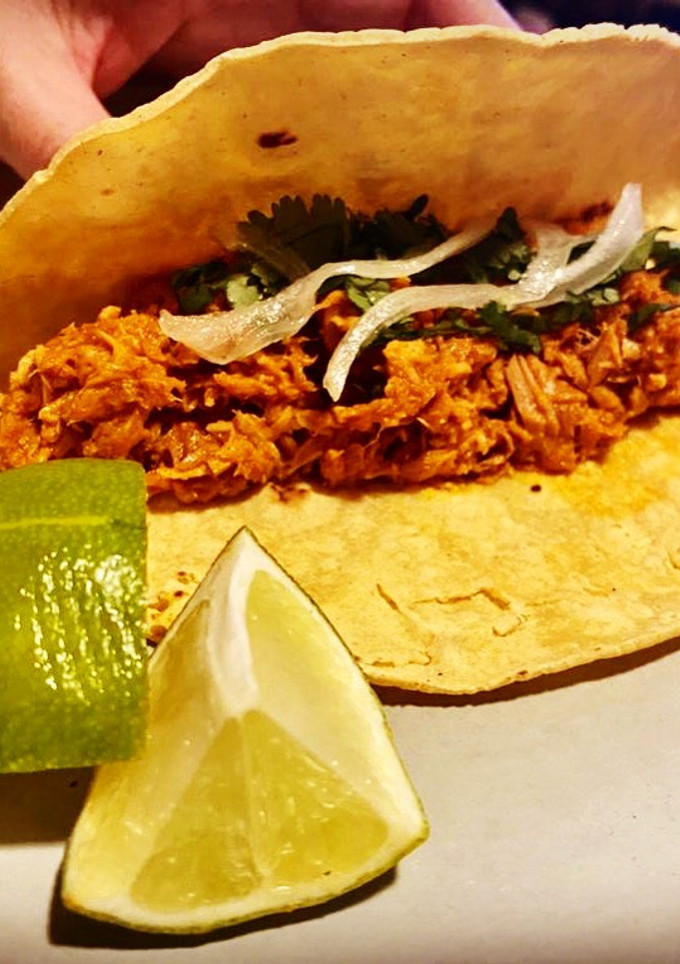 Una foto de Tacos caseros de atún pibil