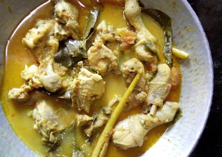 Cara Gampang Menyiapkan Ayam woku woku khas Manado (simple), Lezat