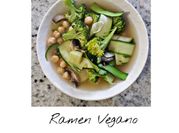 Una foto de ramen brócoli