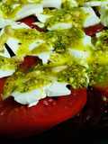 Tomate y remolacha con queso fresco y vingreta de pistachos