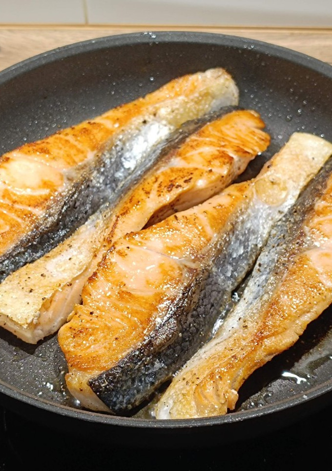 Una foto de Salmón a la plancha en seco