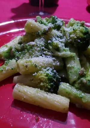 Foto di Tortiglioni broccoli croccanti, crema di broccoli e salsiccia