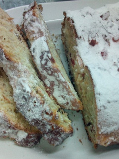 Una foto de Stollen (Pan dulce alemán)