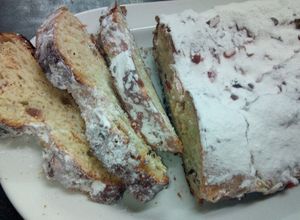 Una foto de Stollen (Pan dulce alemán)