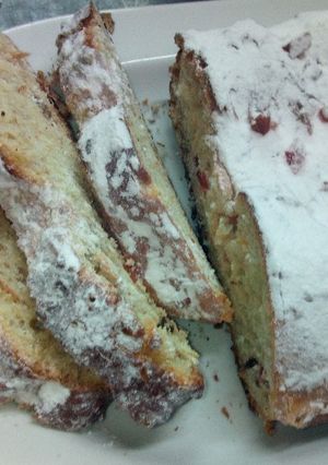 Una foto de Stollen (Pan dulce alemán)