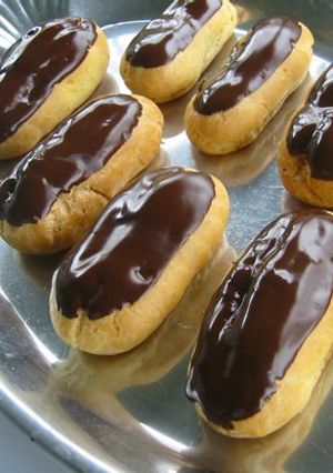 Una foto de Bombas de crema y dulce de leche - Profiteroles 😉