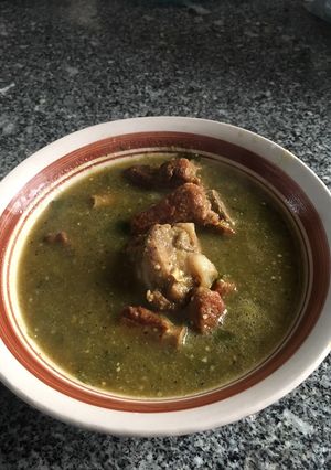 Una foto de Costillitas en salsa verde con un toque de cilantro