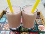 كوكتيل الموز والفراولة وعلب دانيو