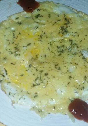 صورة لوصفة بيض بالجبن الأحمر 🍳والزعتر 🍳