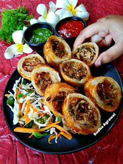 वेज़ स्प्रिंग रोल रेस्टोरेंट स्टाइल में (veg spring roll restaurant style mein recipe in Hindi) रेसिपी मुख्य फोटो