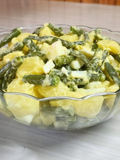 Una foto de Ensalada de chaucha, papa y huevo